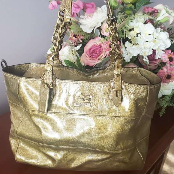 Coach Handbags - 100% Authentic Vintage Coach Bag!